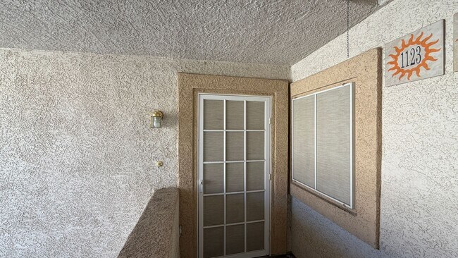 Foto del edificio - 855 N Stephanie St