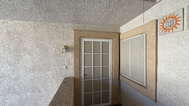 Building Photo - 855 N Stephanie St