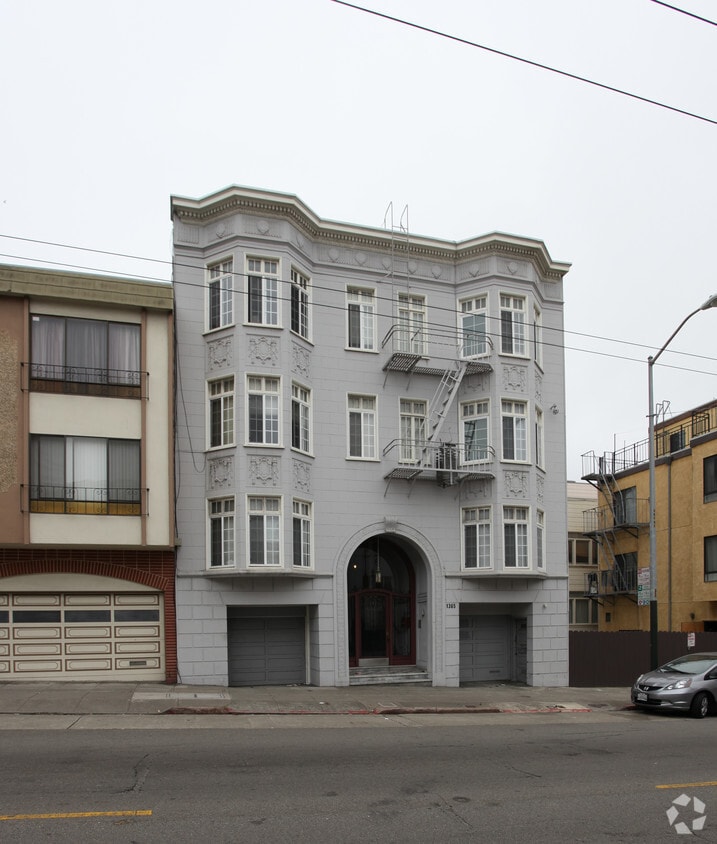 Building Photo - 1365 Chestnut St