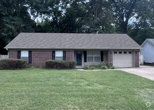 Building Photo - 33 Shaded Oaks Dr