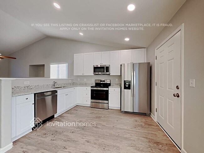 Building Photo - 8327 Firethorn Dr