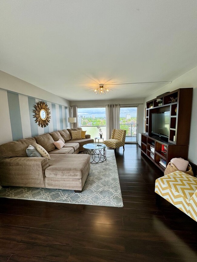 Building Photo - LOCATION LOCATION!! Newly updated condo lo...