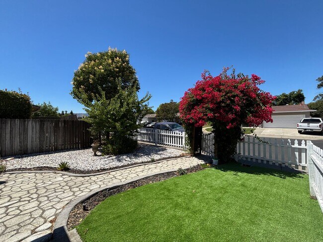 Foto del edificio - Move-In Ready Home with Remodeled Kitchen and Baths