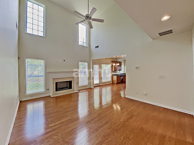 Foto del edificio - 383 Vine Mountain Way