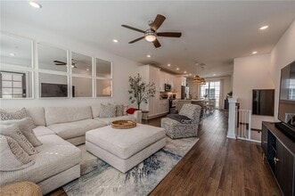 Building Photo - 515 Burton Dr