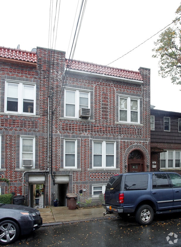 Building Photo - 1857 Colden Ave