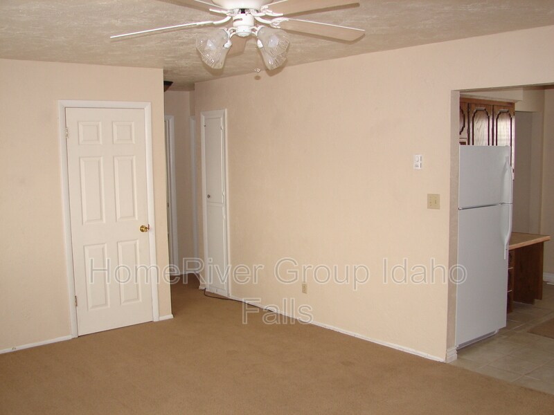 Building Photo - 1443 Elizabeth Cir
