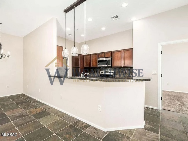 Foto del edificio - 2010 E River Rd