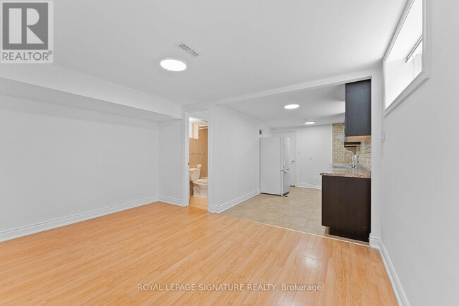 Building Photo - 502 Westmount Ave