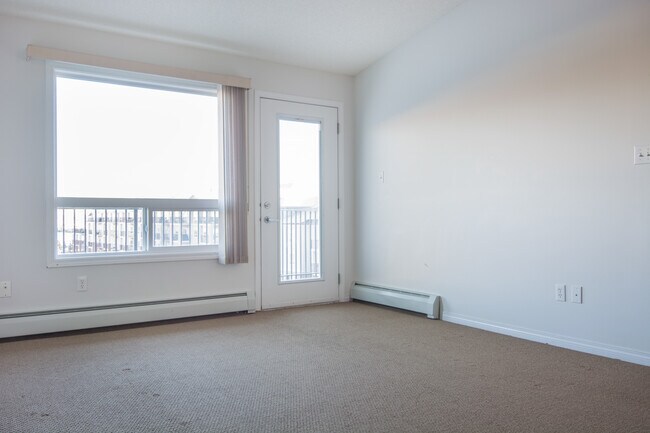 Photo du bâtiment - 7331-7331 Terwillegar Dr S NW