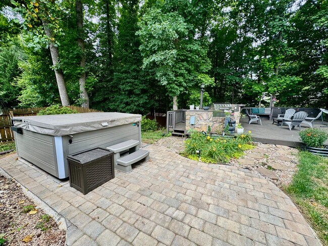 Building Photo - 1430 Deer Forest Dr