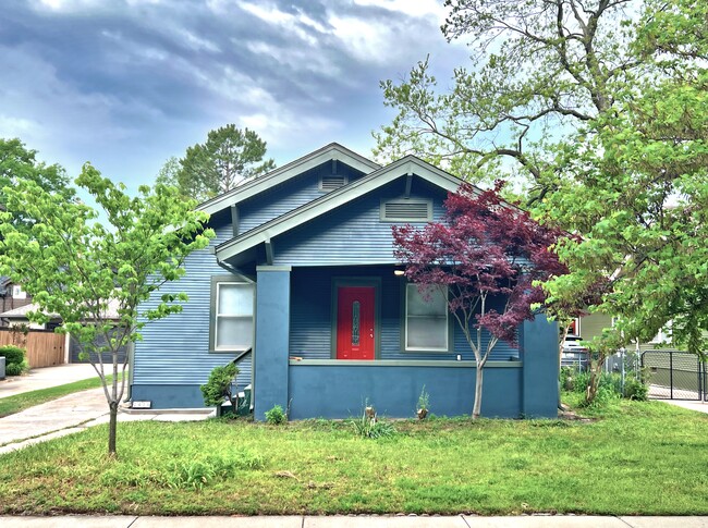 Exterior - Front - 1418 South Elwood Avenue