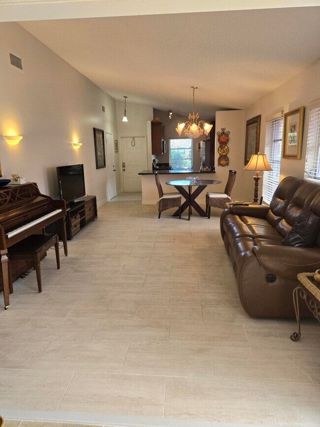 Foto del edificio - 8081 Springtree Rd