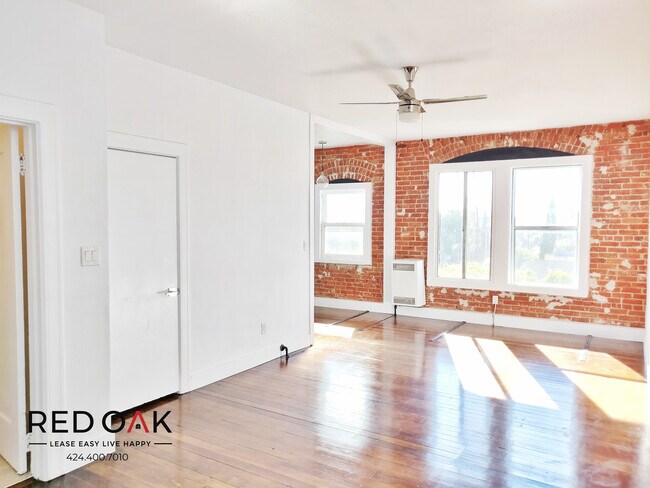 Building Photo - 5407 Sierra Vista Ave