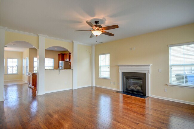 Building Photo - **Move In by October 8th 2025 and Receive ...