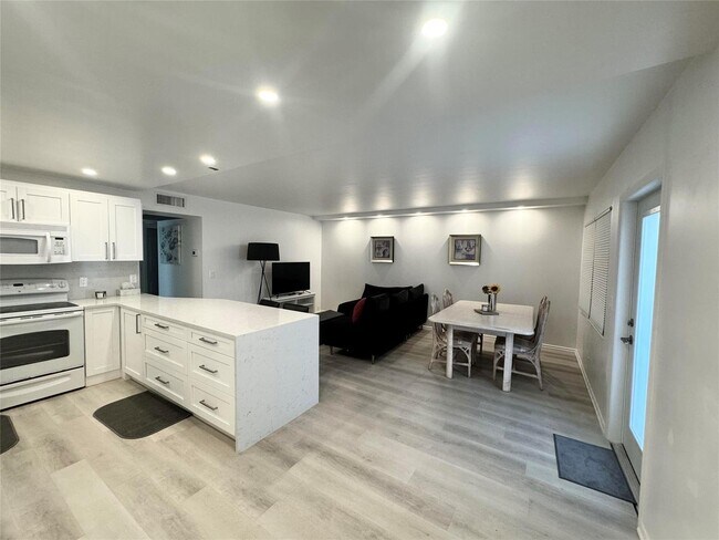 Building Photo - 272 Grantham East Apt #272, Deerfield Beac...