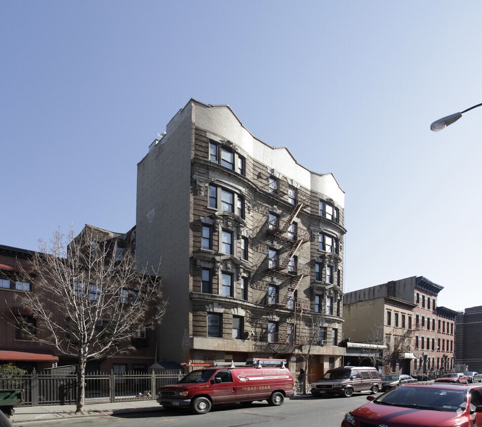 Building Photo - 387 S 4th St