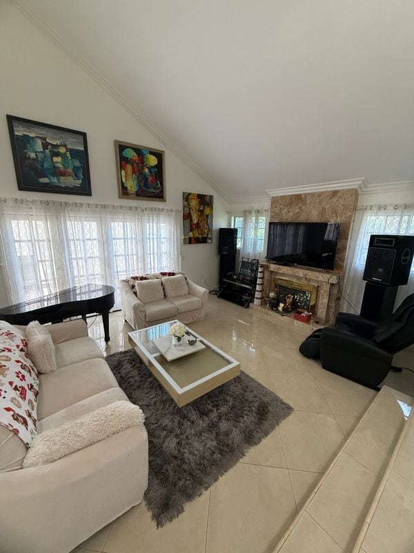 Building Photo - 10302 Parkview Ave