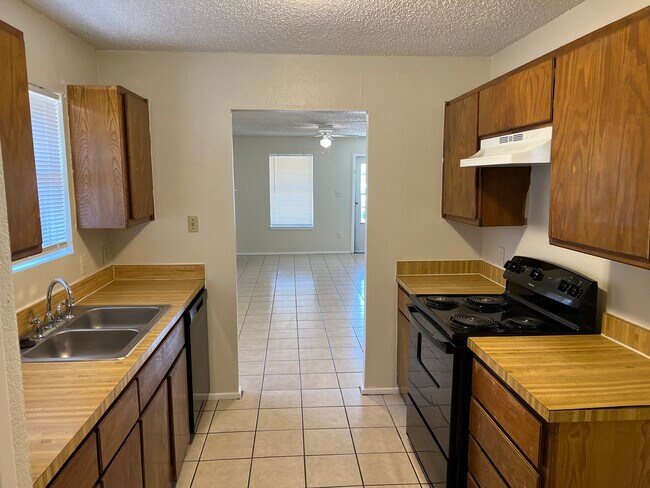 Foto del edificio - 1615 Windsong Ln