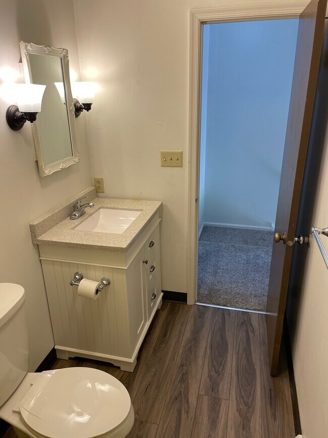 Full bath - 120 Highland Hills Dr