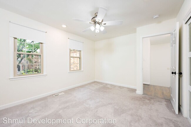 Building Photo - 4 br, 3.5 bath House - 11219 Empire L