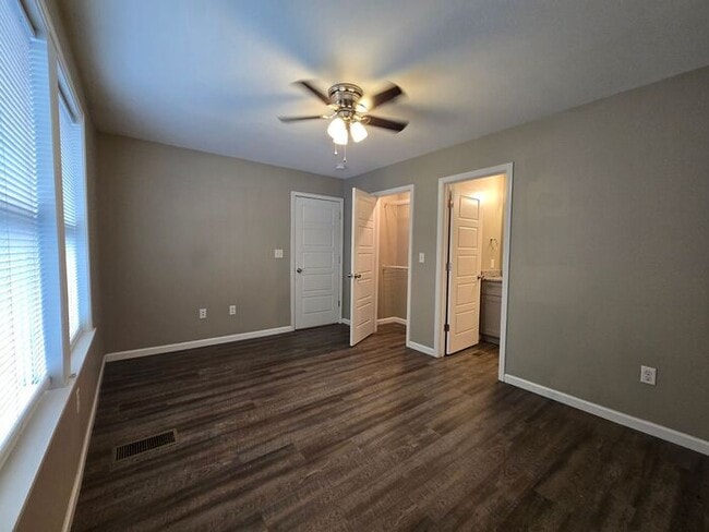 Building Photo - Modern Student Townhome – Off Campus Priva...