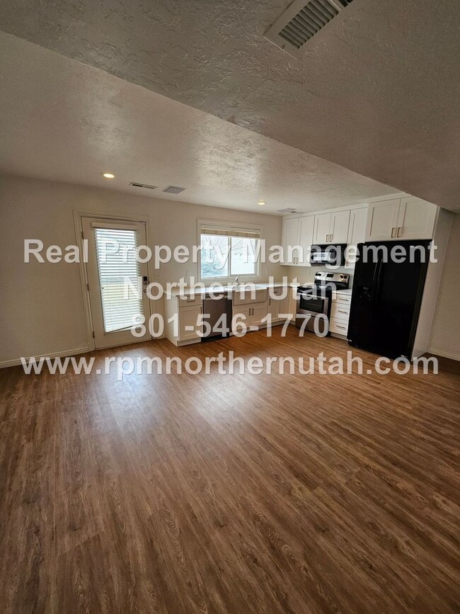 Foto del edificio - 1 Bedroom 1 Bath Basement Unit in North Sa...