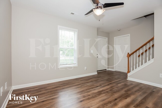 Building Photo - 3021 Seymour Dr