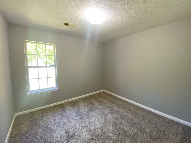 Foto del edificio - 2950 Connor Reed Dr