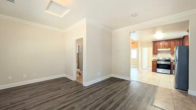 Building Photo - 417 11th St
