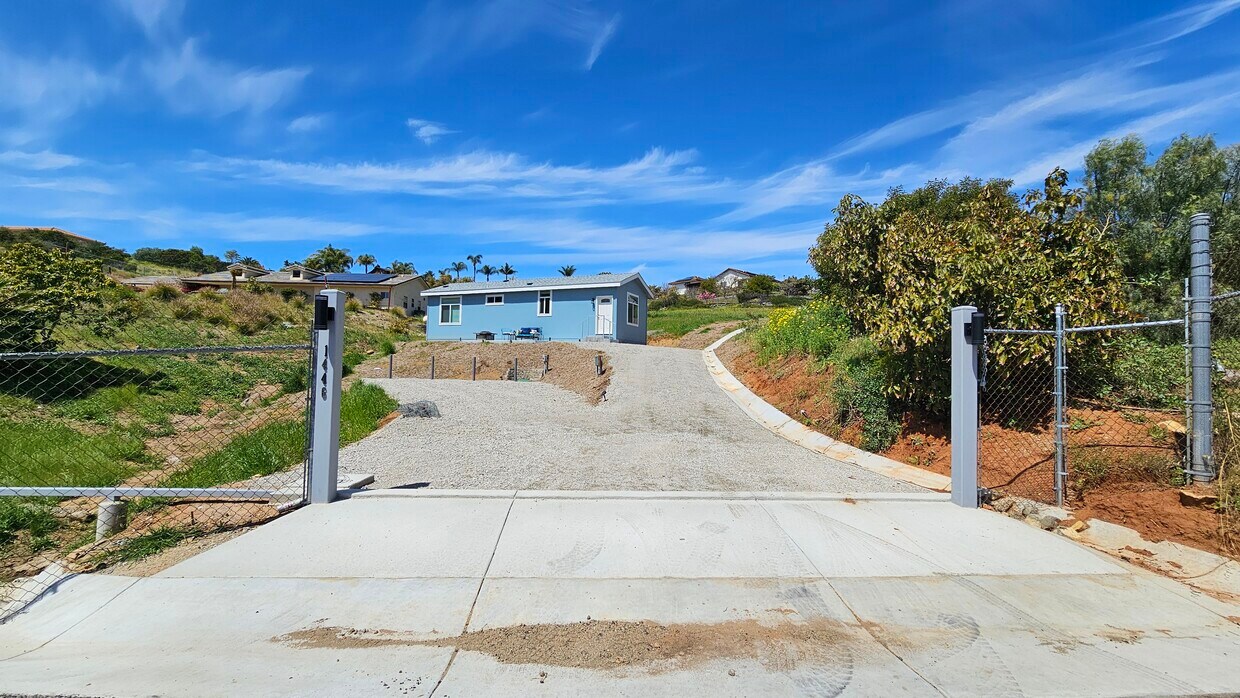 Foto principal - 1446 Carrio Dr