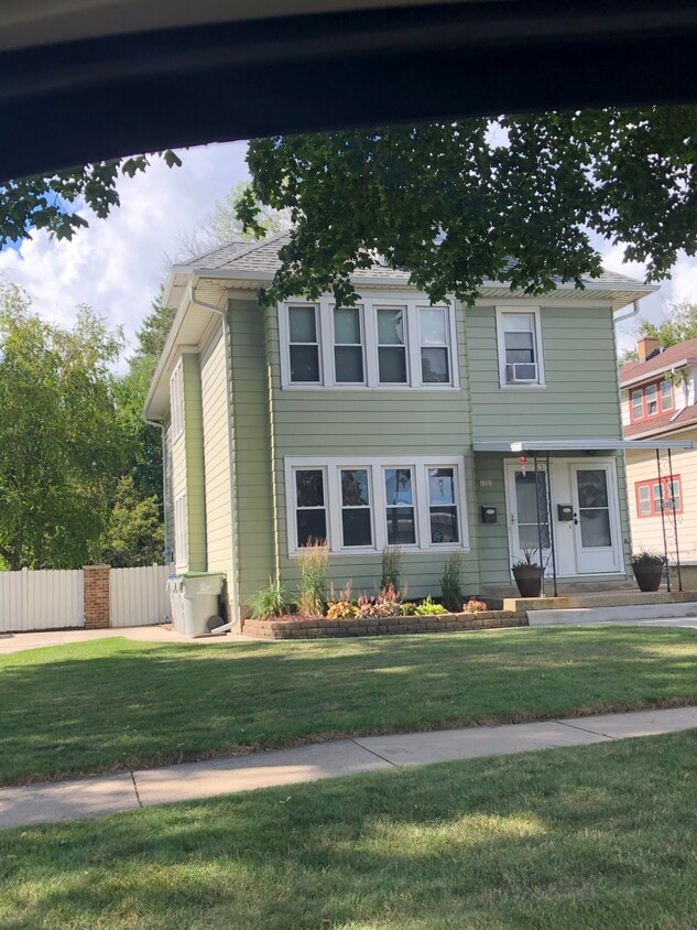 Primary Photo - 1703 W Custer Ave