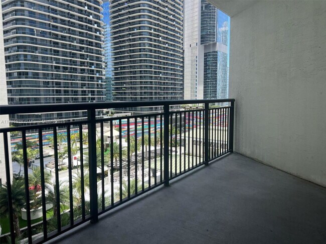 Foto del edificio - 999 SW 1st Ave
