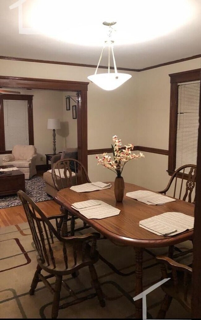 Foto del edificio - 3-Bedroom Oak Sq. Brighton