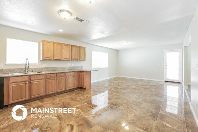 Building Photo - 4570 Paseo El Rio Dr