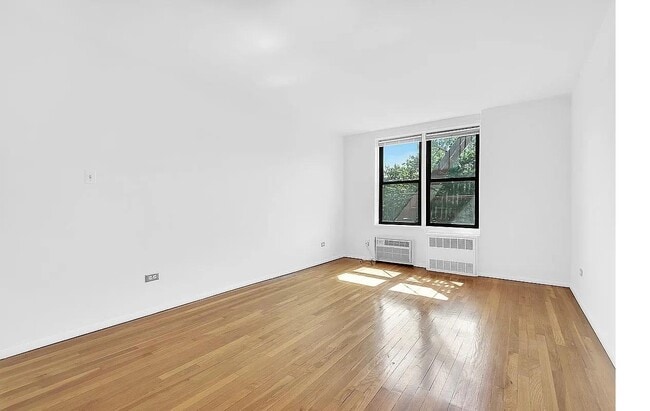 Building Photo - 35-20 Leverich St