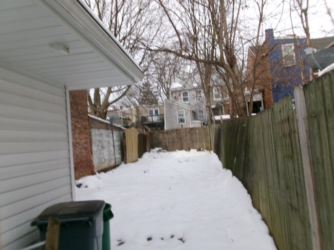 Building Photo - 517 Manor St