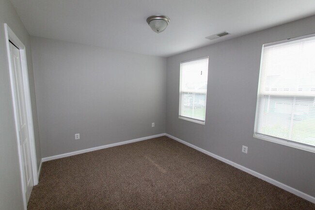 Foto del edificio - 4 Bed, 2.5 Bath Single Family Home in Mart...
