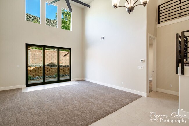 Foto del edificio - Beautiful!! End unit! 4 bedroom, 2.5 bathroom townhome in Hurricane!
