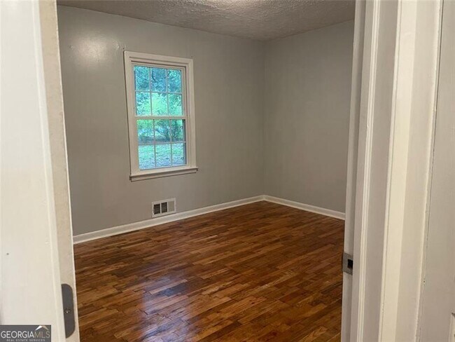 Building Photo - 129 Cecelia Cir