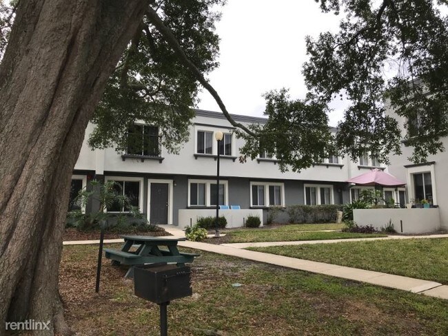 Foto del edificio - 2 br, 2 bath Condo - 827 Lowell Blvd