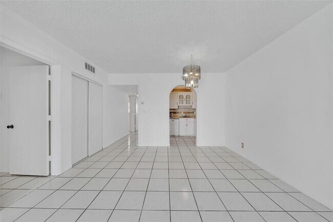 Foto del edificio - 751 Pine Dr