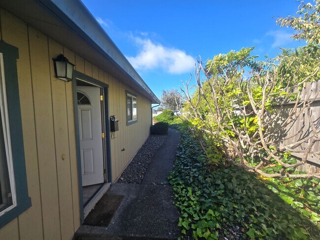 Foto del edificio - Pet-friendly and updated 3BR/1BA Eureka home