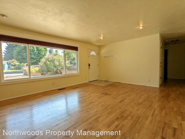 Building Photo - 6 br, 3 bath House - 229 Shamrock Ct