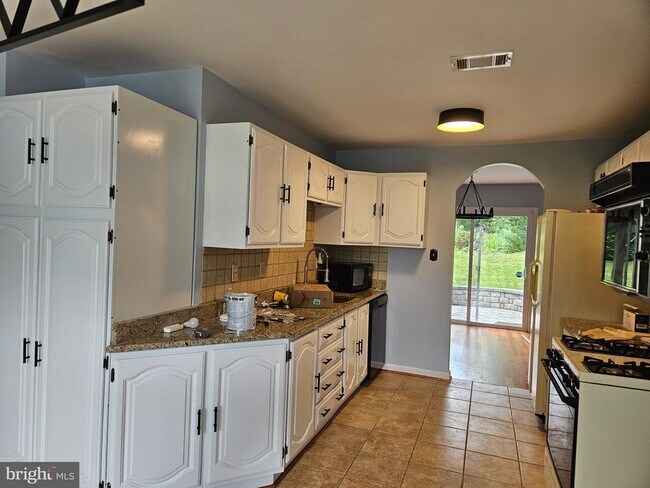 Foto del edificio - 17404 Hughes Rd
