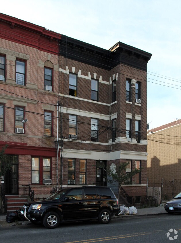 Foto principal - 1582 Dekalb Ave
