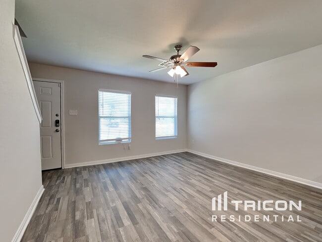 Building Photo - 10110 Cerritos dr