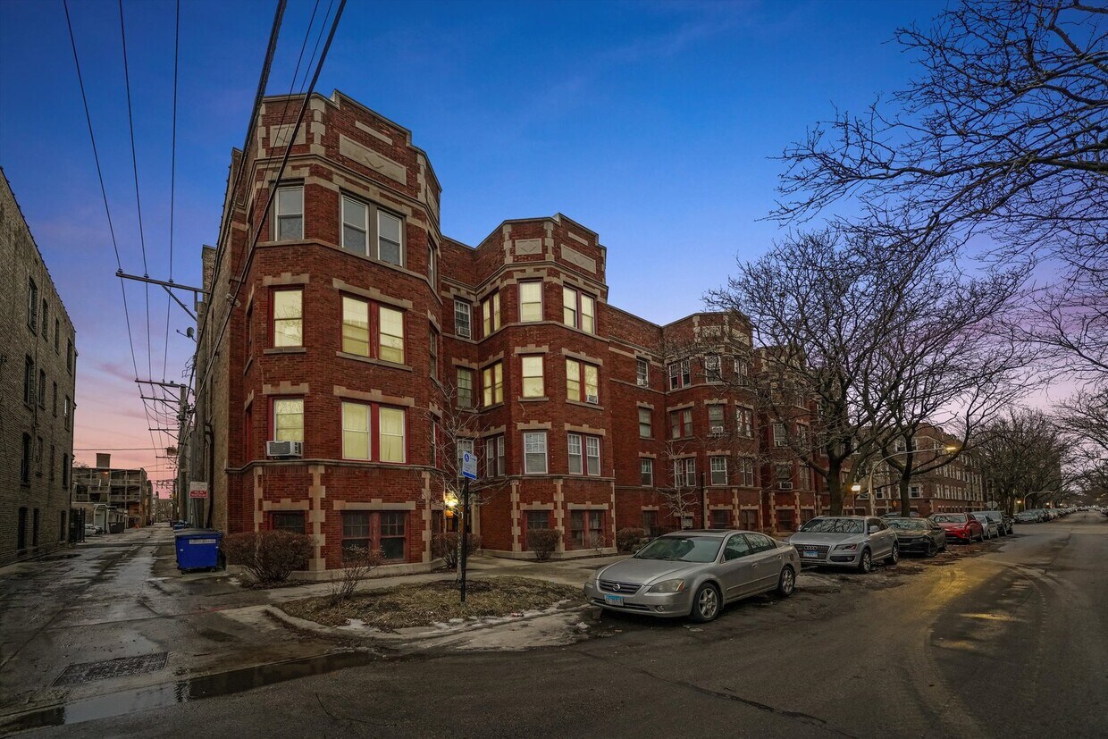 Primary Photo - 7004 S Oglesby Ave