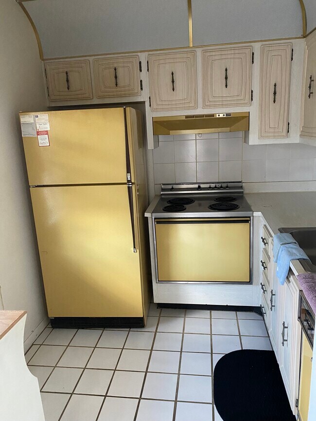 Building Photo - 2861 Somerset Dr