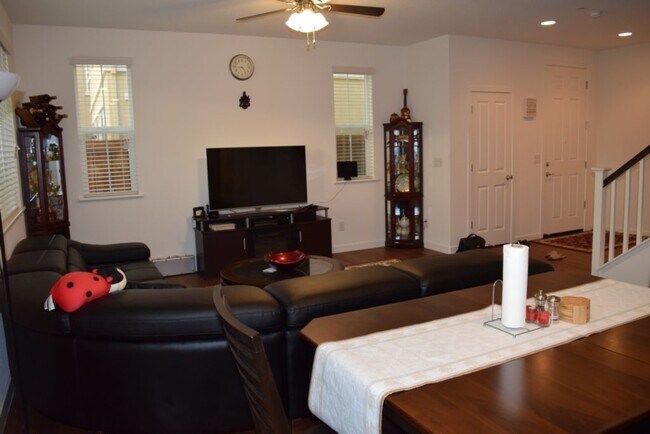 Foto del edificio - 1129 Oakbriar Cir